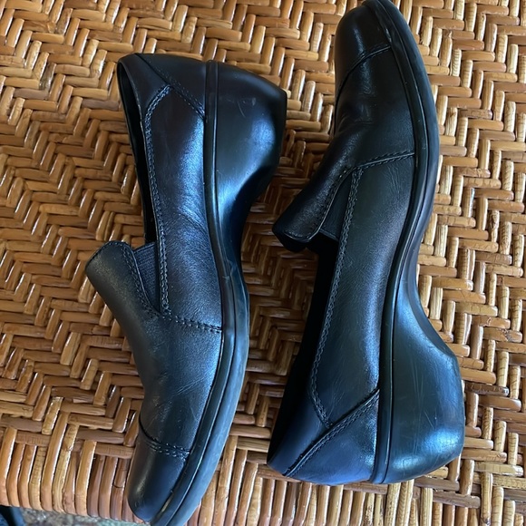 Clark’s. Black. Size 6M. Excellent condition. Very comfortable. Biz casual. EUC - Picture 3 of 7